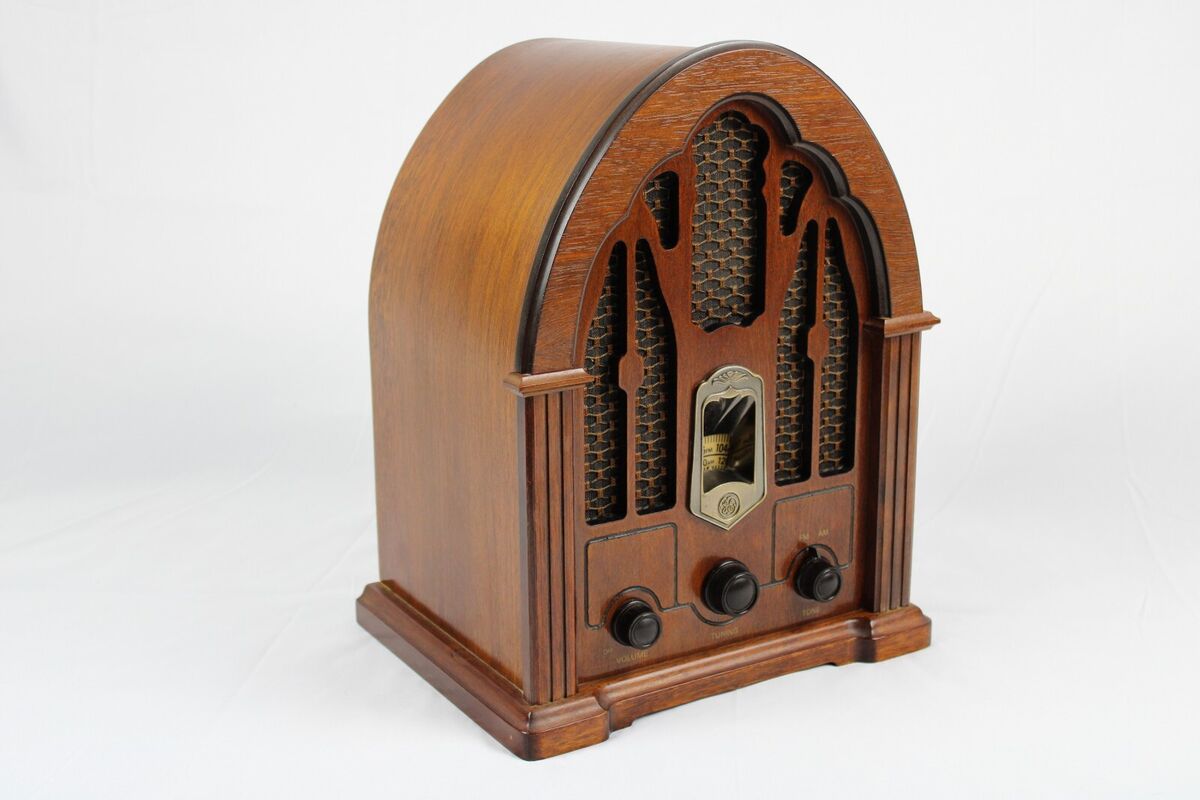 Vintage 7-4100JA General Electric Wood Cathedral 1932 Vintage 7-4100JA General Electric Wood Cathedral 1932