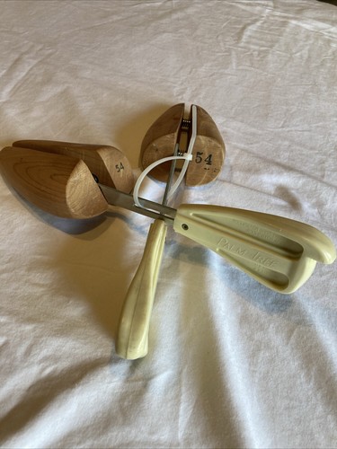 Vintage Palm Tree Shoe Stretchers, Keepers by Rochester Shoe Tree Co. Split Toes