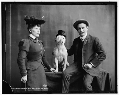 Mr. and Mrs. Frank Kern and trained dog Bobbie,1900s,Spouses,Trained Animals