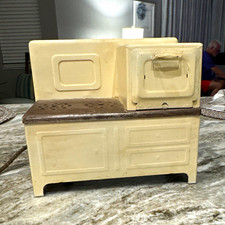 Vintage Toy Kitchen Electric Stove  Oven Range with Power Cord Plug