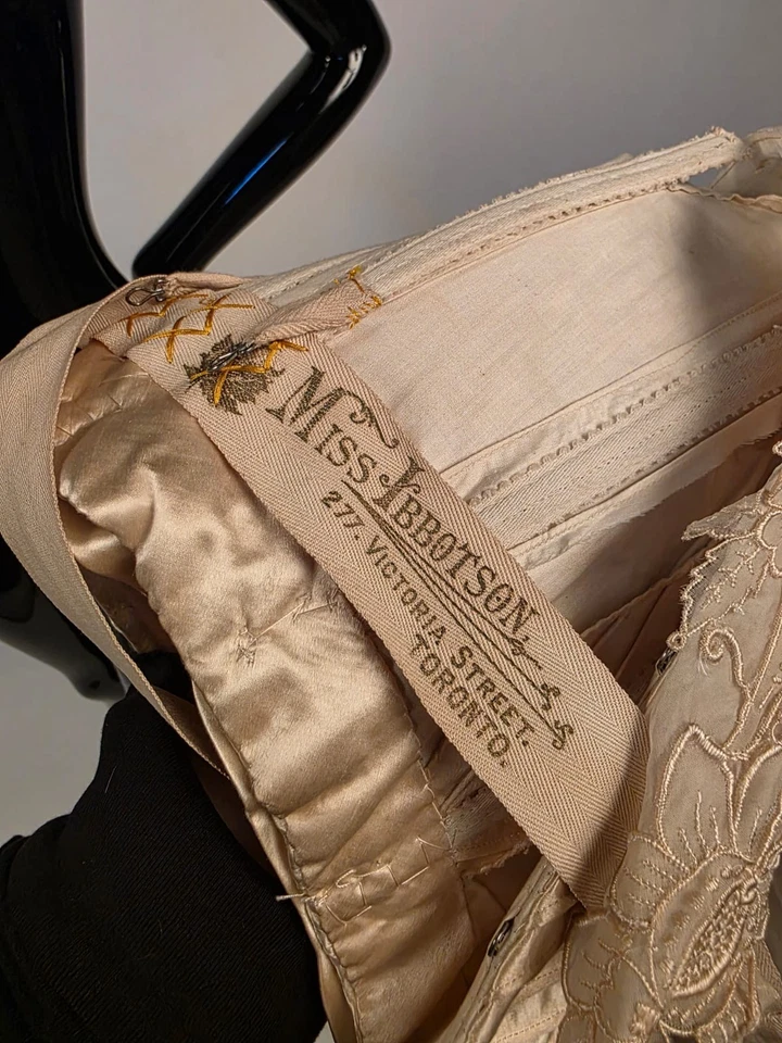 OPULENT VICTORIAN 1890 年代缎面 + SHEER 丝绸 ORGANZA 身体 带巨大铃铛 — 第 2/4 张图片