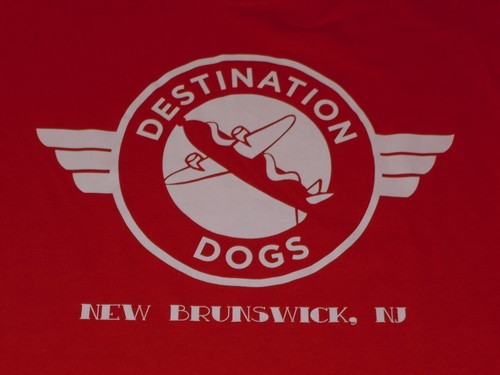 DESTINATION DOGS NEW BRUNSWICK NJ HOT DOGS SHIRT MENS SMALL RED
