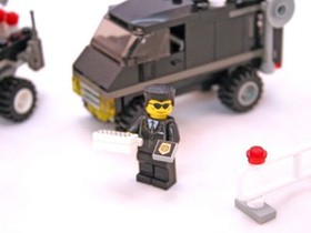 POLICE 4WD and UNDERCOVER VAN, LEGO World City 7032, SEALED in Factory Bags! NEW