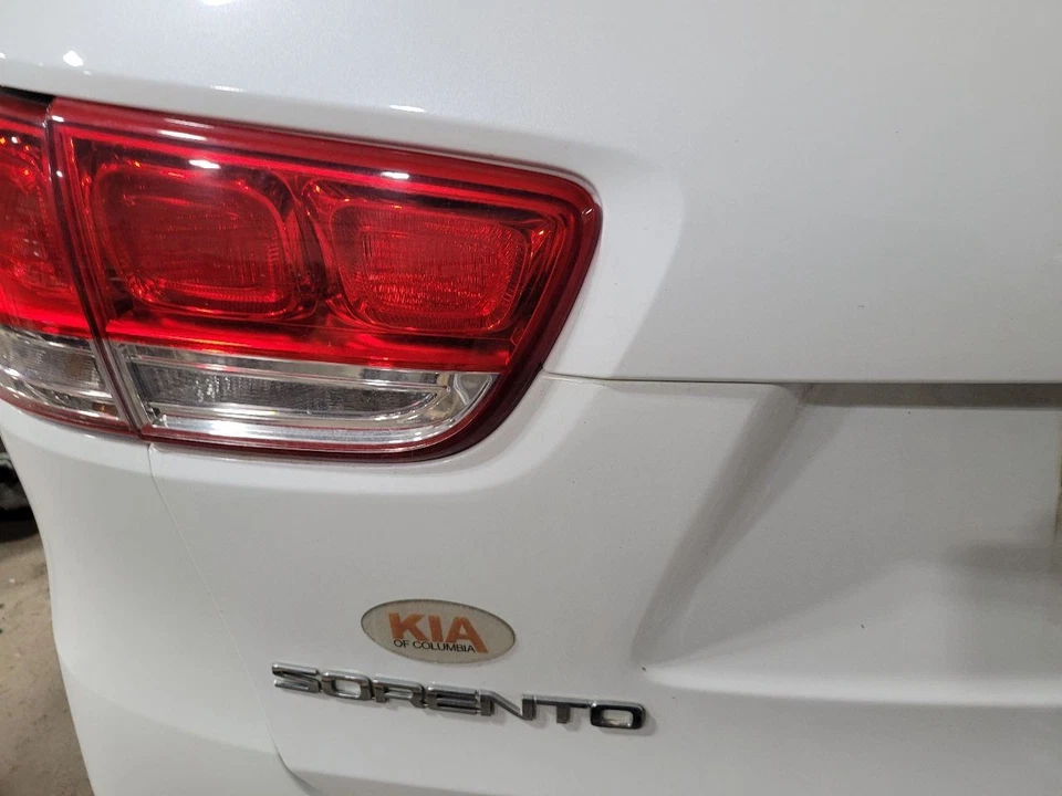 2016 - 2018 KIA SORENTO Trunk/Hatch/Tailgate Rear View Camera Manual Lift   - Imagem 3 de 4