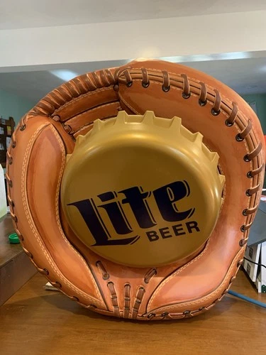Vintage Mint Condition Lite Beer Catchers Mitt Light Up Bar Display Perfect Cond