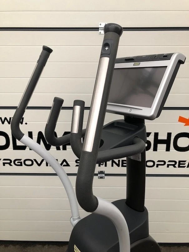 TECHNOGYM CROSSOVER EXCITE + 700i Black Unity