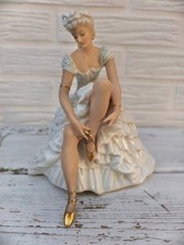 Edle Schaubach Kunst Porzellanfigur Ballerina Schuhe bindend