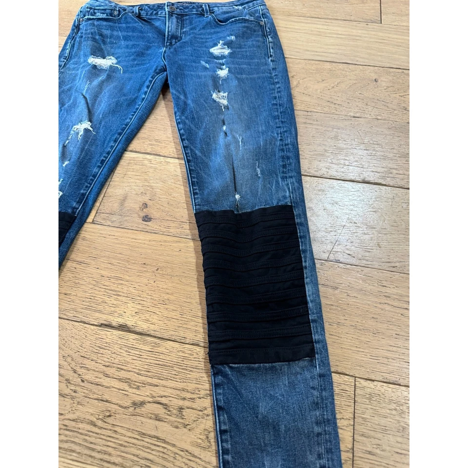 Pantalones de mezclilla CULT OF INDIVIDUALITY Zen Midrise Distressed Moto Patch azul mezcla de algodón Foto 2 de 4