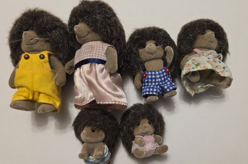 Calico Critters Pickleweeds Hedgehog Family of 6 w/twins Discontinued
