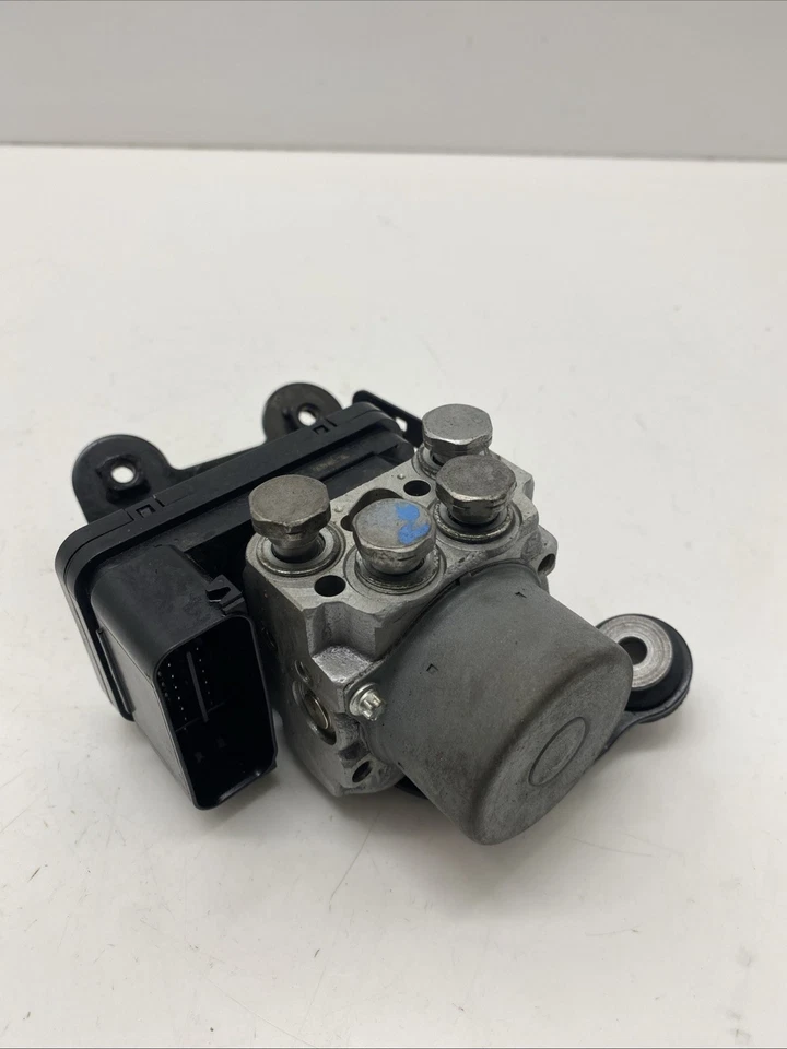 ♻️ Triumph Tiger 660 Sport 2021 - 2025 ABS Pump Controller ♻️ - Image 3 of 4