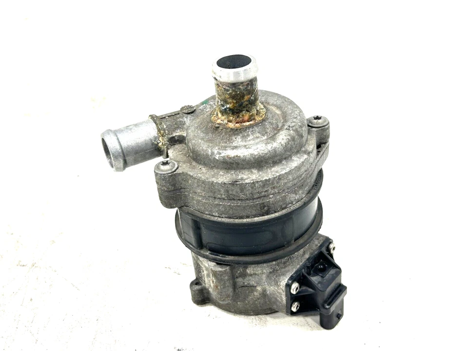Bomba de agua auxiliar secundaria refrigerante motor AUDI A6 C7 2012-2018 OEM Foto 2 de 4