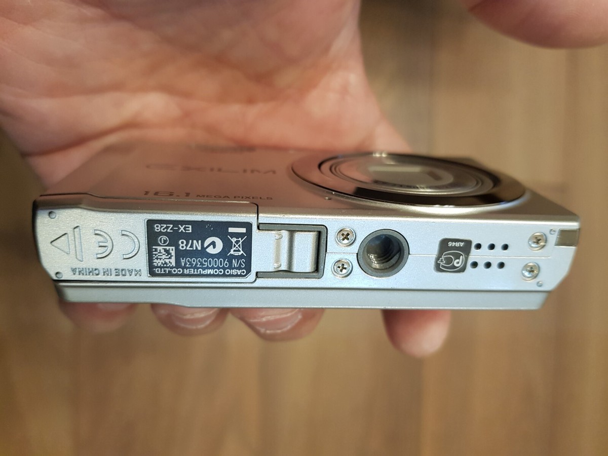 Excellent!! CASIO EXILIM EX-Z28 Silver 16.1 MP Digital