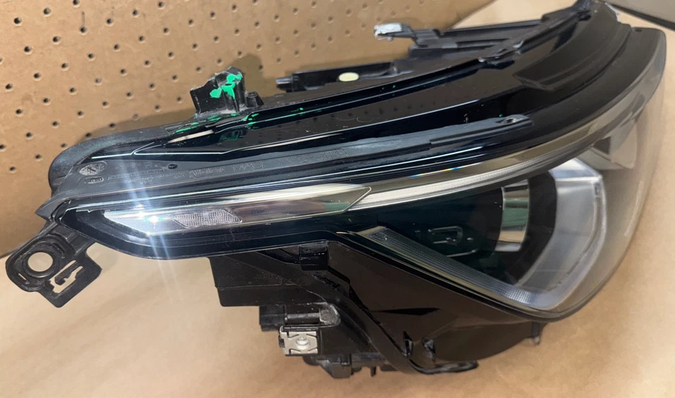 Faro derecho LED IQ lado derecho Volkswagen Golf GTI 2022-2024 OEM Foto 3 de 4