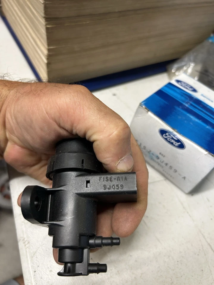 REGULADOR DE CONTROL DE VACÍO ORIGINAL FORD THUNDERBIRD EGR 1991-95 F1SZ-9J459-A Foto 4 de 4