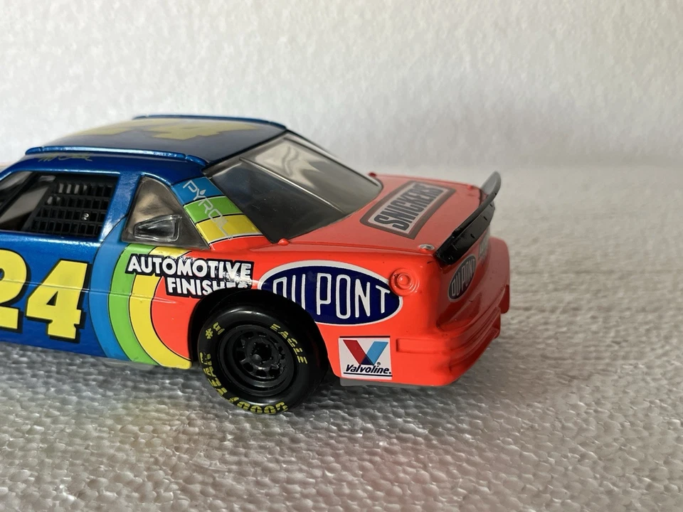 Revell 1991 DuPont NASCAR Chevrolet Monte Carlo #24 Jeff Gordon escala 1:24 - Imagem 3 de 4