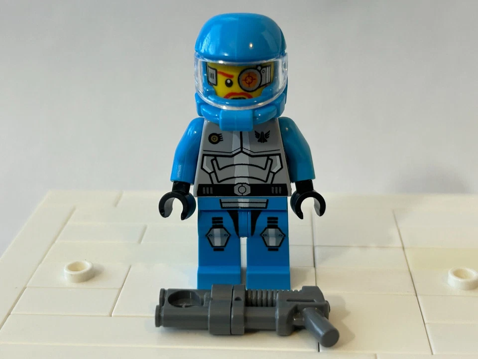 LEGO Max Solarflare minifigure Galaxy Squad Blue Spaceman 70709 gs015 - Image 2 of 4