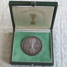 ENGLAND 1966 FOOTBALL WORLD CUP 51mm  BOXED SILVER MEDAL - g colley
