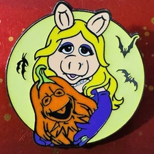 Disney pin 167992 Kermit the Frog Miss Piggy Pumpkin Muppets Halloween GLOWS