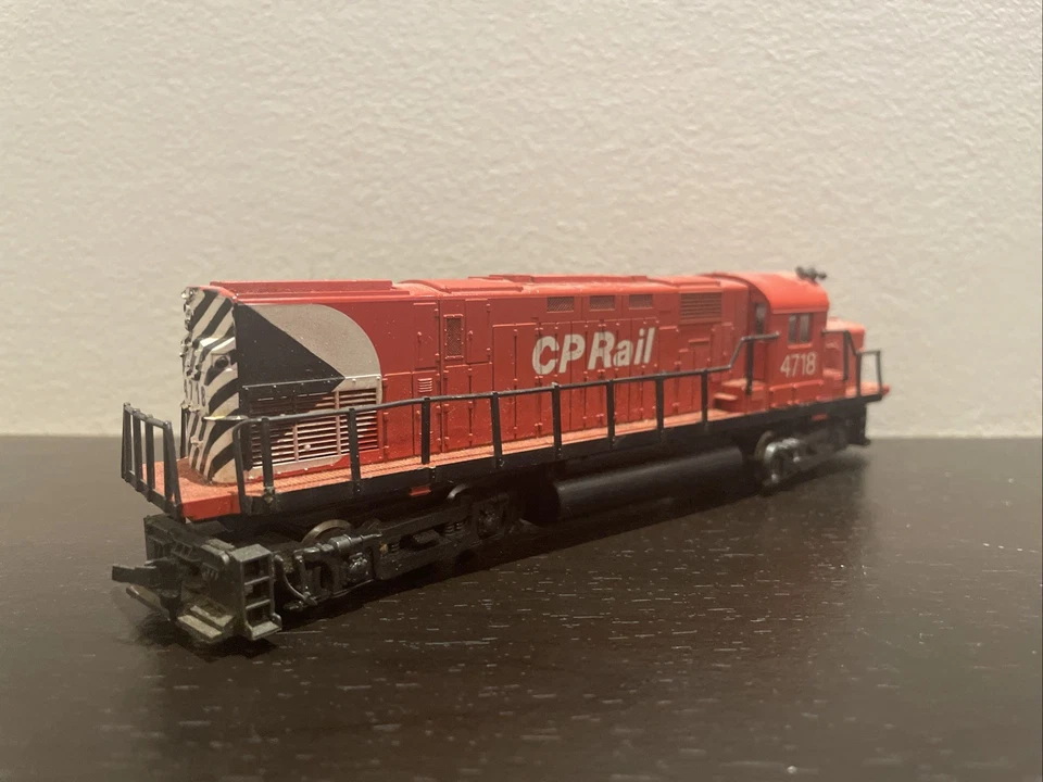 LIMA UN-POWERED GP LOCOMOTIVE CANADIAN PACIFIC CP RAIL ENGINE HO SCALE - Image 4 of 4