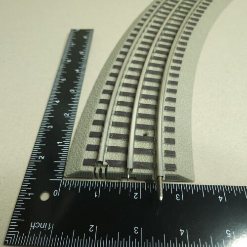 Lionel FasTrack O-36 Full Curve Track Section 12.5 Gray Roadbed O Gauge 6-12015 - Picture 5 of 13