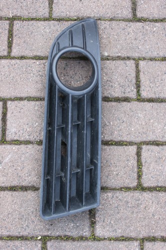 Blende Nebelscheinwerfer 6Q0853666H vo rechts Lüftungsgitter VW Polo 2007 INTSF