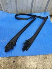 2010-16 W207 A207 E350 Mercedes Convertible Front Windshield Roof Weather Seal