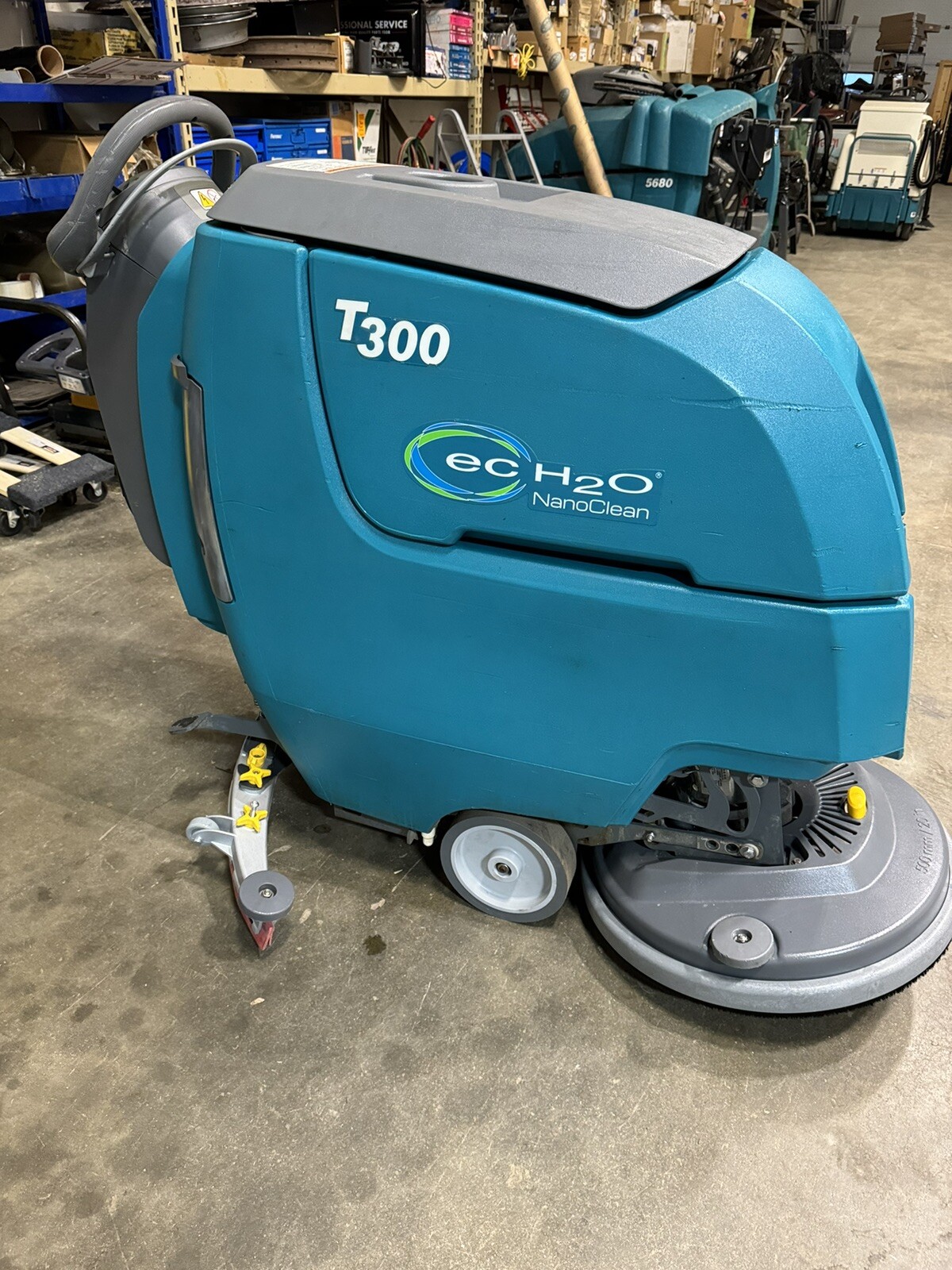 Tennant T300, Floor Scrubber, 20", Battery , Self Propelled. Only 245