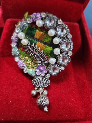 Brooch 4cms LARGE Gothic/Diamante dress/ Pearls lapel pin/UK/S/S - Picture 7 of 10