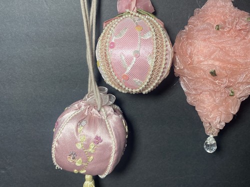 Vtg Victorian Pink Plush Ornaments Pink Balls Pearls Floral Dangle Christmas - Picture 3 of 15