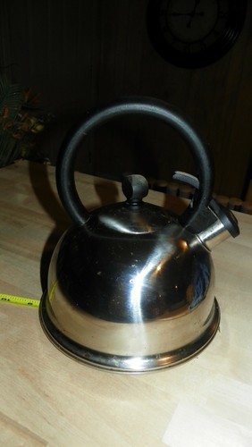 WHISTLE TEA KETTLE 30+ YEARS OLD - Picture 3 of 4