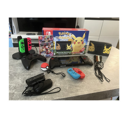 Nintendo Switch 32GB Konsole Let's Go Pikachu Bundle + Mario Kart 8 Deluxe