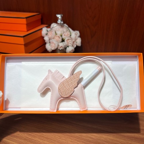 Soft Leather Mini Rodeo Horse Charm With Full Color Pegase Crocodile Keychain - 第 25/29 張圖片