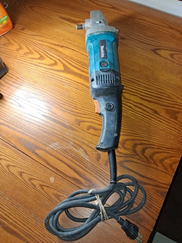 Makita 9227C Buffer & Polisher Corded Electric 120V 7in