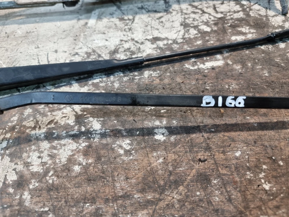 Motor limpiaparabrisas y acoplamiento Volkswagen Polo 9N con par de brazos limpiaparabrisas 2005 OEM 6Q2955023F Foto 3 de 4