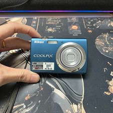 Nikon COOLPIX S230 Digital Camera 10.0 MP 3x Optical Zoom with Accessories Blue