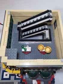 LEGO 2010 Grand Emporium Mall Modular Building Set 10211 Creator Expert CITY