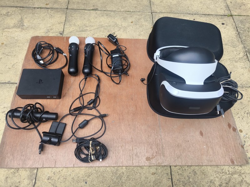 PS4 VR1 Virtual Reality Headset with Camera and Attachment Move Controllers