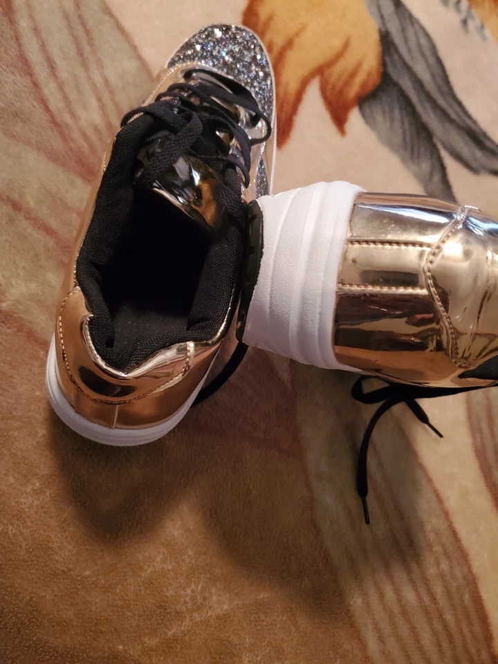 Tênis Feminino Glitter Bronze Dourado Metálico Couro Patente Brilhante. Tamanho 42 - Imagem 4 de 4