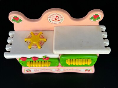 Vintage Strawberry Shortcake Sweet Scents Kitchen 1984 Toy Stove Oven Rare Find