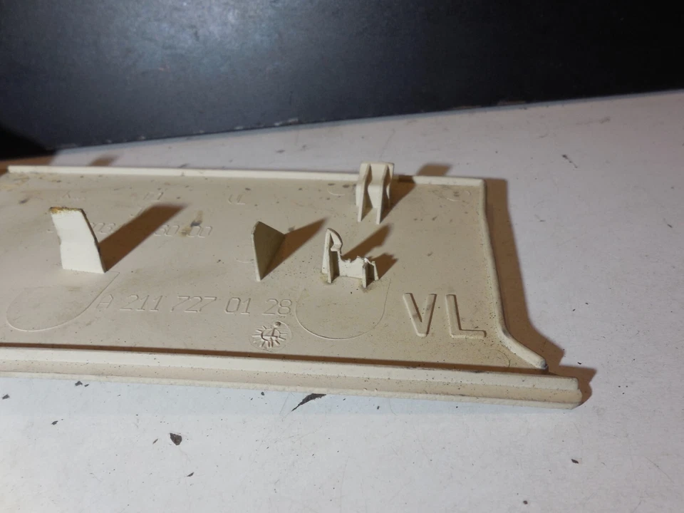 Cubierta reposabrazos delantero izquierdo embellecedor A2117270128 03-09 mercedes-benz w211 e500 e350 Foto 2 de 4