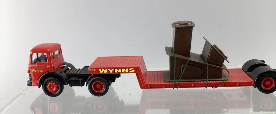 CORGI 1:50 SCALE - HEAVY HAULAGE - WYNNS - FORD D1000 WITH TRAILER & LOAD - — 第 2/4 张图片