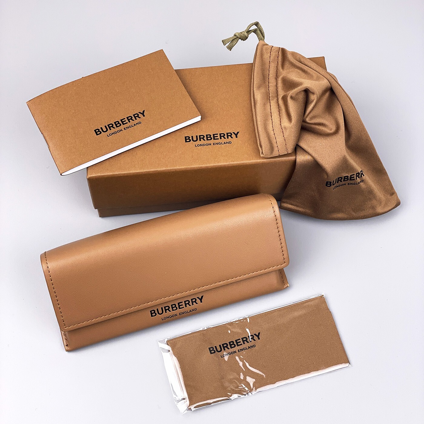 Burberry Women AUTHENTIC Sunglasses Black Grey Square BE4335 39298G BRAND NEW