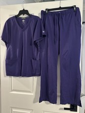 Healing Hands Women Scrub Set