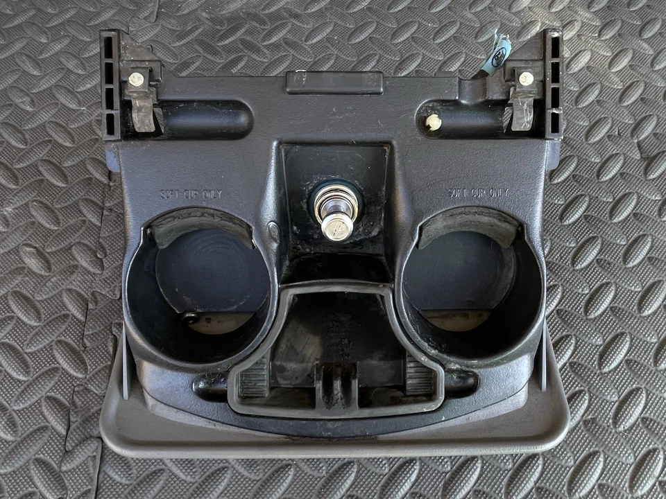 Cenicero gris con soporte para tablero Lincoln Town Car Ford Crown Victoria 1998-2002 Foto 2 de 4