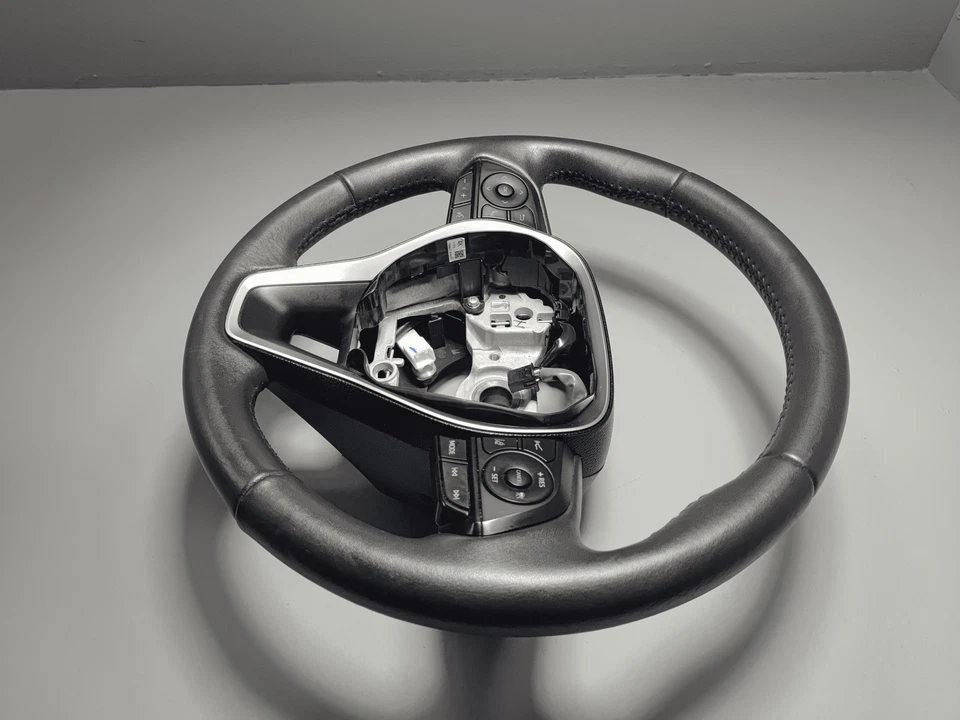 Toyota RAV4 2019-2025 volante multifuncional cuero negro OEM Foto 3 de 4