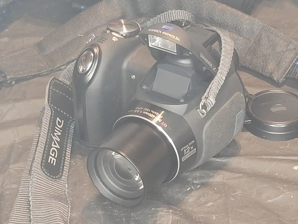 Konica Minolta DiMAGE Z5 5.0MP Digital Camera - Nice - Image 3 of 4