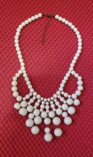 VINTAGE 18" WHITE MID-CENTURY LUCITE BEAD BIB NECKLACE