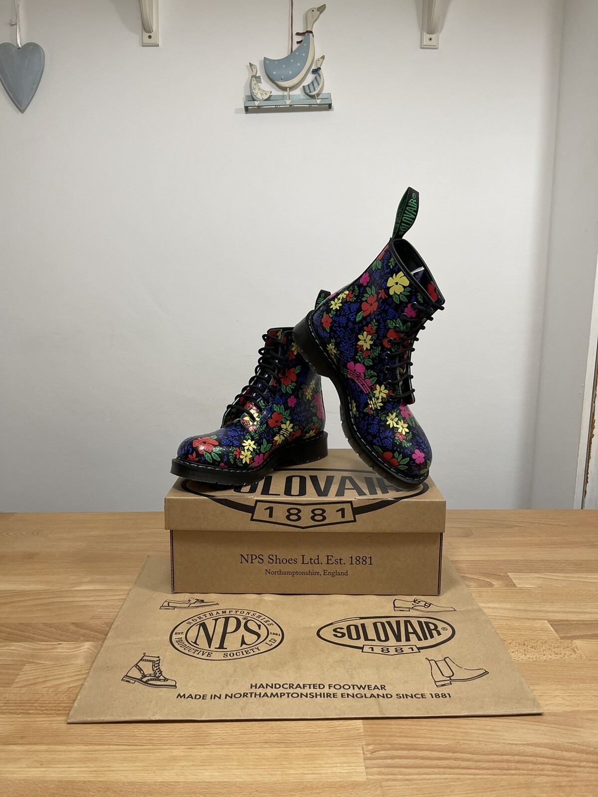 NPS SOLOVAIR Flowers Black Leather 8 