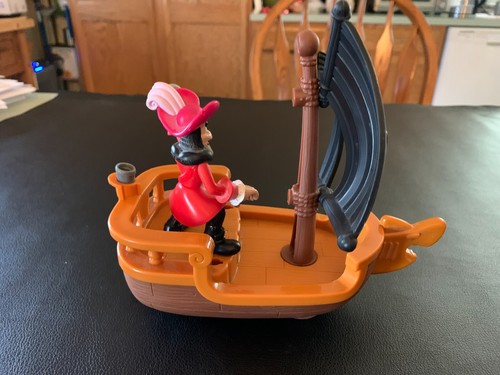 Disney's Jake and The Never Land Pirates 2 Piece Set Captain Hook And Ship (2011 - Picture 2 of 4
