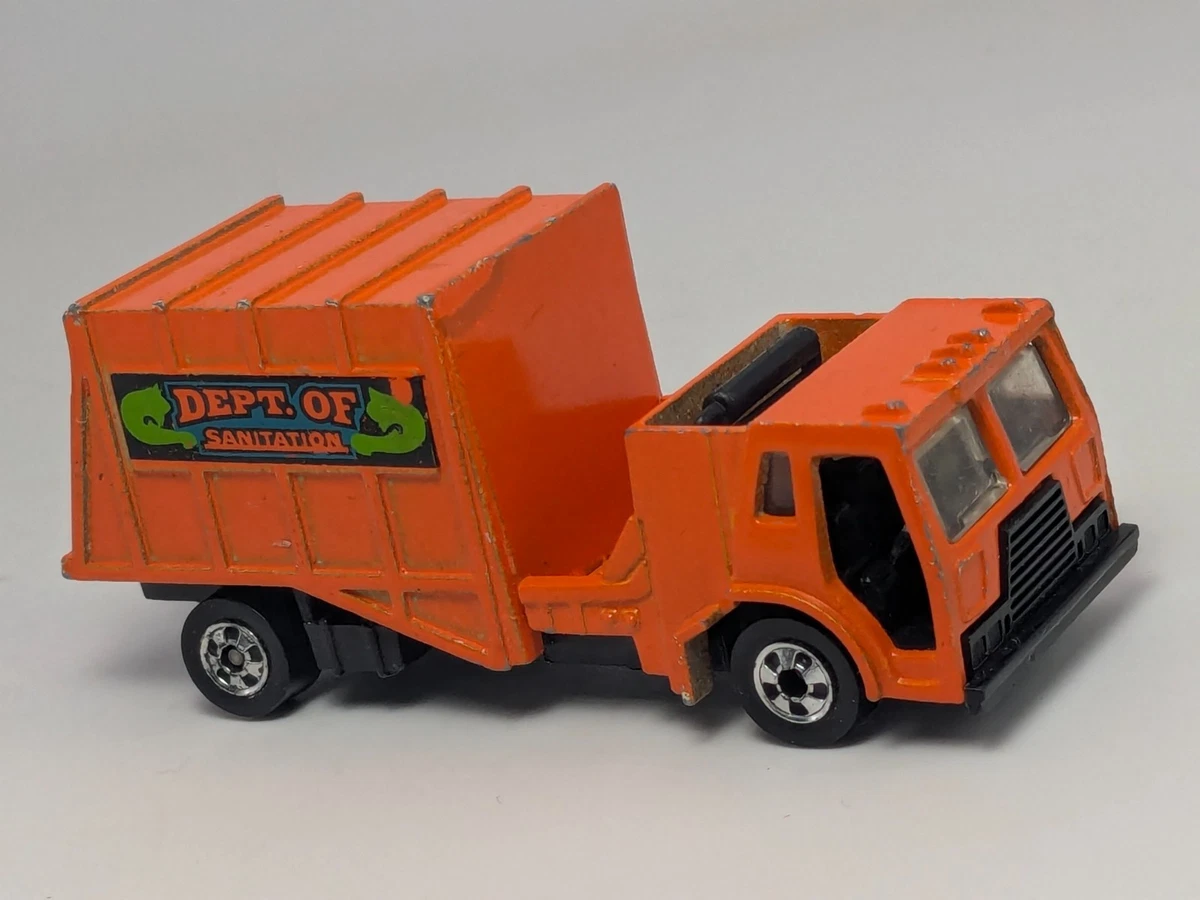 Hot Wheels Contemporary Manufacture Diecast Garbage Trucks for